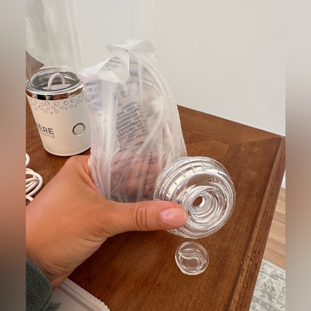 Lumiere Hydrogen Infusing Water Bottle - Has many health benefits! - Picture 4 of 14